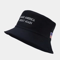 Details der Make America Great Again Stickerei und US-Flaggen-Patch am schwarzen Anglerhut - M (56-58cm) / Schwarz mit Buchstaben vorne und Flagge an der Seite