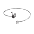 Vue détaillée du bracelet jonc cygne argenté avec pierre de projection et oxyde de zirconium - Bracelet Projection Cygne Argent Blanc K