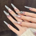 Uñas postizas stiletto color púrpura degradado efecto ojo de gato con pedrería y brillo - XS / Stiletto Fino