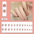Dettaglio di unghie finte effetto marmo rosa con glitter argento e set da 24 pezzi - Luce e Ombra Rosa Trasparente (R425)