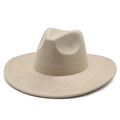 Dettaglio del cappello fedora in pelle scamosciata beige con tesa larga e corona - M (56-59cm) / Cammello Chiaro Finta Pelle Scamosciata