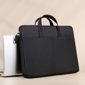 Leichte schwarze Laptoptasche mit Griffen und Schultergurt für 2026er Modelle - 610 Stil - Schwarz / 15.6"