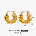 Strukturierte goldene Edelstahl-Creolen für Damen, 3 cm Größe und 12 g Gewicht - Polierte Bambus Creolen / Gold