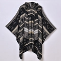 Ethno-Stil Kapuzen-Poncho für Damen mit Jacquard-Muster und warmem Strickstoff für den Winter - 135x155cm / Schwarz und Grau