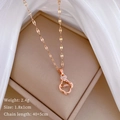 Gros plan d'un pendentif wulu en or rose avec cœur en cristal dans un écrin à bijoux - Style Wulu Or Rose Dancing Stone (B213)