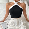 Top a lupetto da donna con design a contrasto bianco e nero e taglio corto moderno - M / Nero