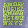 Toppe con lettere in ciniglia verde A-Z con bordo dorato per abbigliamento DIY - 8cm/Verde/Set di 26 Lettere