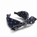 Böhmisches dunkelblaues Paisley-Stirnband mit Stoffstruktur und breitem Knotendesign - Marine Paisley mit Schleife