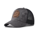Détail du patch en cuir embossé sur la casquette trucker en coton gris foncé - Réglable / Gris