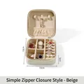 Mini boîte à bijoux de voyage beige en velours pour bagues et colliers avec zip - Carré Blanc Crème (Cuir PU)