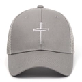Cappellino trucker grigio con ricamo croce bianca e retro in rete traspirante - Regolabile / Grigio