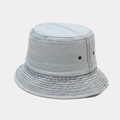 Chapeau bob en jean bleu clair délavé avec œillets métalliques et bords surpiqués - M (56-58cm) / Denim Bleu Clair