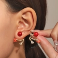 Exquisiter Tulpen-Ohrhänger mit matter roter Perle und Goldzweig mit Emailleblume - Rote Tulpe Strass-Verzierung (K-579)