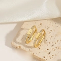 Goldene ovale Creolen mit Zirkonia-Einlage und rechteckigem Metall-Akzent - Gold Oval Gepflastert