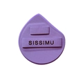 Esponja de maquillaje violeta con correa SISSIMU para aplicar base de forma impecable - Morado / Embalaje en Caja Transparente