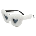 Detail van witte pluizige hart-zonnebril met pluche frame en zwarte pootjes voor feest - Zwart Frame Wit Bont