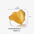 Anillo ajustable de acero inoxidable dorado con rayas verticales y diseño de corazón - Abierto Ajustable / Anillo de Corazón Dorado