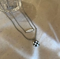 Collana a doppio strato in acciaio argento con pendente Dream e ciondolo a quadri bianco e nero - Scacchiera con Lettera a Strati Argento (Dream)