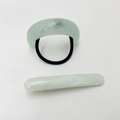 Detail eines hellgrünen Harz-Haarclip-Sets mit elastischem U-Haargummi auf weißem Grund - Hellblau 2-Teiliges Set
