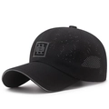 Berretto sportivo nero traspirante con fori laser e patch logo rettangolare - Traforato Nero