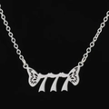 Collier argenté avec pendentif chiffre ange 777 ailes de papillon et chaîne O - 777 / Acier