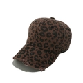 Dettaglio del cappello leopardato stile vintage con visiera usurata e stampa animalier - M (56-58cm) / Marrone