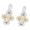 Boucles d'oreilles fleurs ajourées avec strass clairs en fini bicolore or et argent - Style Fleur Ajourée (KE27524-D)