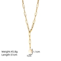 Detalle del collar de cadena de clip dorado con perla de agua dulce y medidas del producto - Oro de 18K