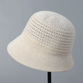 Dettaglio della trama a maglia traforata traspirante su cappello da sole color crema - M (56-58cm) / Bianco