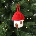 Casetta natalizia lavorata a maglia a mano in rosso e bianco, altezza di 7cm - Casa di Filato
