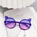 Detalle de gafas de sol gato moradas con purpurina y lentes degradadas para niños - Lentes Degradados Púrpura Rosa/Marco Púrpura con Brillo / Azul y Púrpura