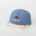 Dettaglio del cappellino in cotone per neonati con ricamo di cane e contrasto blu beige - 50cm 1-3 Anni / Blu (Corpo Blu Grigio/Visiera Beige)