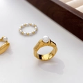 Detailed view of a gold pea-shaped ring featuring freshwater pearls and leaf-like texture - US 7 / Irregular Texture Surface with Single Pearl
