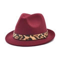 Sombrero Fedora de fieltro burdeos con banda de leopardo y hebilla de metal dorado - M (56-58cm) / Burdeos