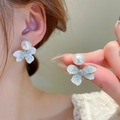 Large Pearl Blue Flower (5# Silver Pin)