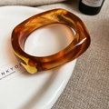 Amber resin wide twisted geometric bracelet with smooth translucent fluid texture - 80# Bracelet-Amber Twisted Geometric