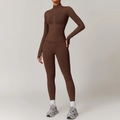 Braunes nahtloses Yoga-Set mit Langarm-Oberteil, Daumenlöchern und hoch taillierten Leggings - S / Oberteil Und Unterteil / Kaffeebraun