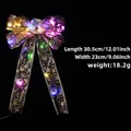 Lichtgevende zwarte gaas kerststrik met gouden rand en gekleurde LED-verlichting decor - Goud Bedrukte Strik + Gekleurd Licht