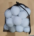 Sac en filet contenant vingt jouets boules de neige blanches pour jeux de Noël sur carton - 7cm Blanc 20 pièces Sac en filet / Blanc