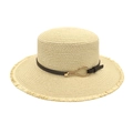 Sombrero de paja beige para mujer con borde deshilachado y correa de cuero marrón - M (56-58cm) / Beige
