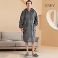 Übergroße graue Flanell-Heimtextilien mit Kapuze und großen Taschen für Damen und Herren - Herrenstil / Grau