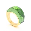 Anello in acciaio inossidabile dorato con un grande cristallo verde sfaccettato - Verde (KR107845-K)
