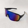 Outdoor cycling sunglasses with matte black frame and iridescent large curved lens - Black Frame Blue Red Mirror