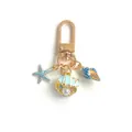 Goldener Schlüsselanhänger mit Seestern, Muschel und Perle als Taschenanhänger - Blau
