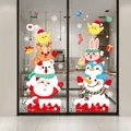 Detailansicht von Weihnachts-Fensteraufklebern mit Weihnachtsmann auf einer Glastür - Modell AMJ953