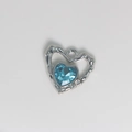 Silberner Herzanhänger mit großem blauen Edelstein und kleinen klaren Kristallakzenten - See Blau
