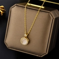 Collier rotatif en opale avec détails en zircon sur un écrin à bijoux haut de gamme - Style Oeil de Chat Rotatif (817)