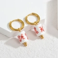 Boucles d'oreilles rétro avec cylindres en porcelaine, motifs floraux rouges et or 18k - Floral Rouge (E953-hong)