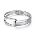 Vista dettagliata del bracciale rigido a strati argento con perline e chiusura - Bracciale Geometrico con Fibbia a Molla