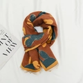 Sciarpa marrone lavorata a maglia per bambini con coniglio verde, carota e frange - Marrone